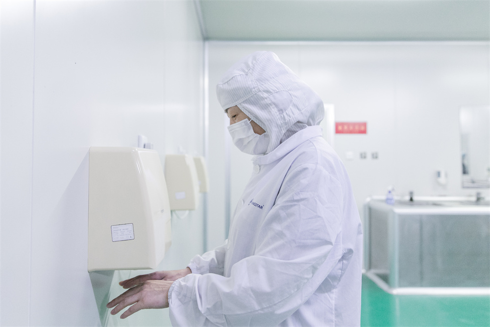 Qual è lo scopo degli indumenti DPI come attrezzatura essenziale?