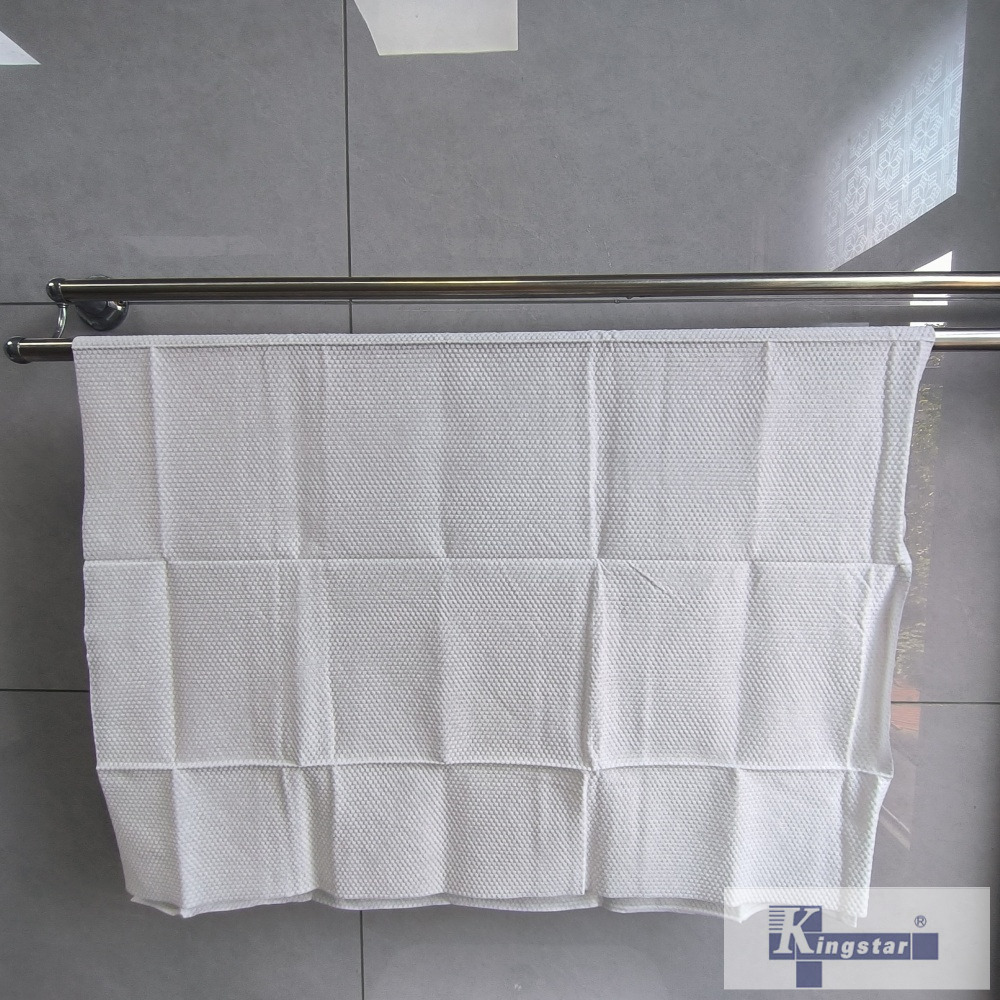 Asciugamani da bagno usa e getta vs asciugamani riutilizzabili